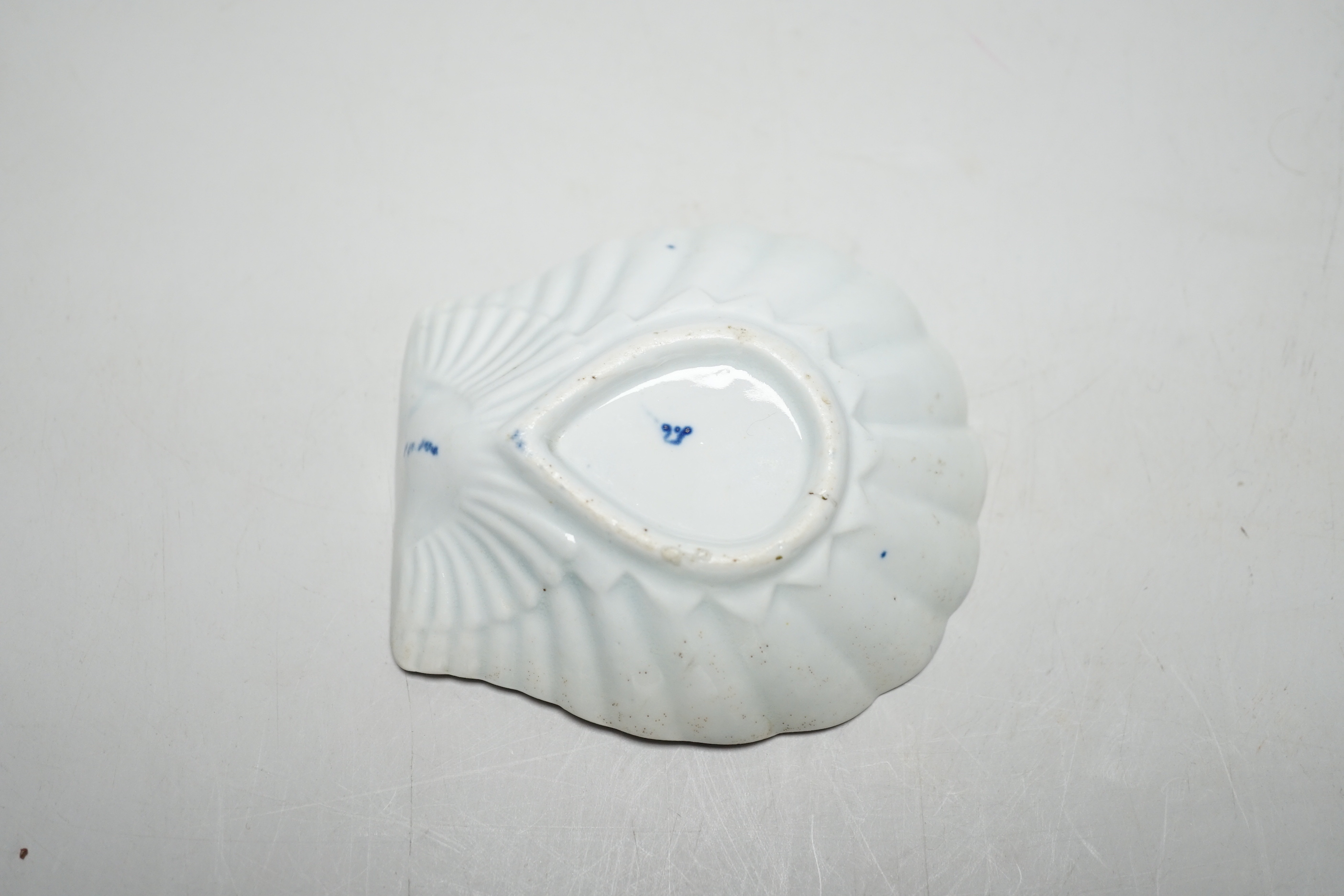 A Worcester Two Peony Rock Bird pattern shell shaped pickle dish, c.1770